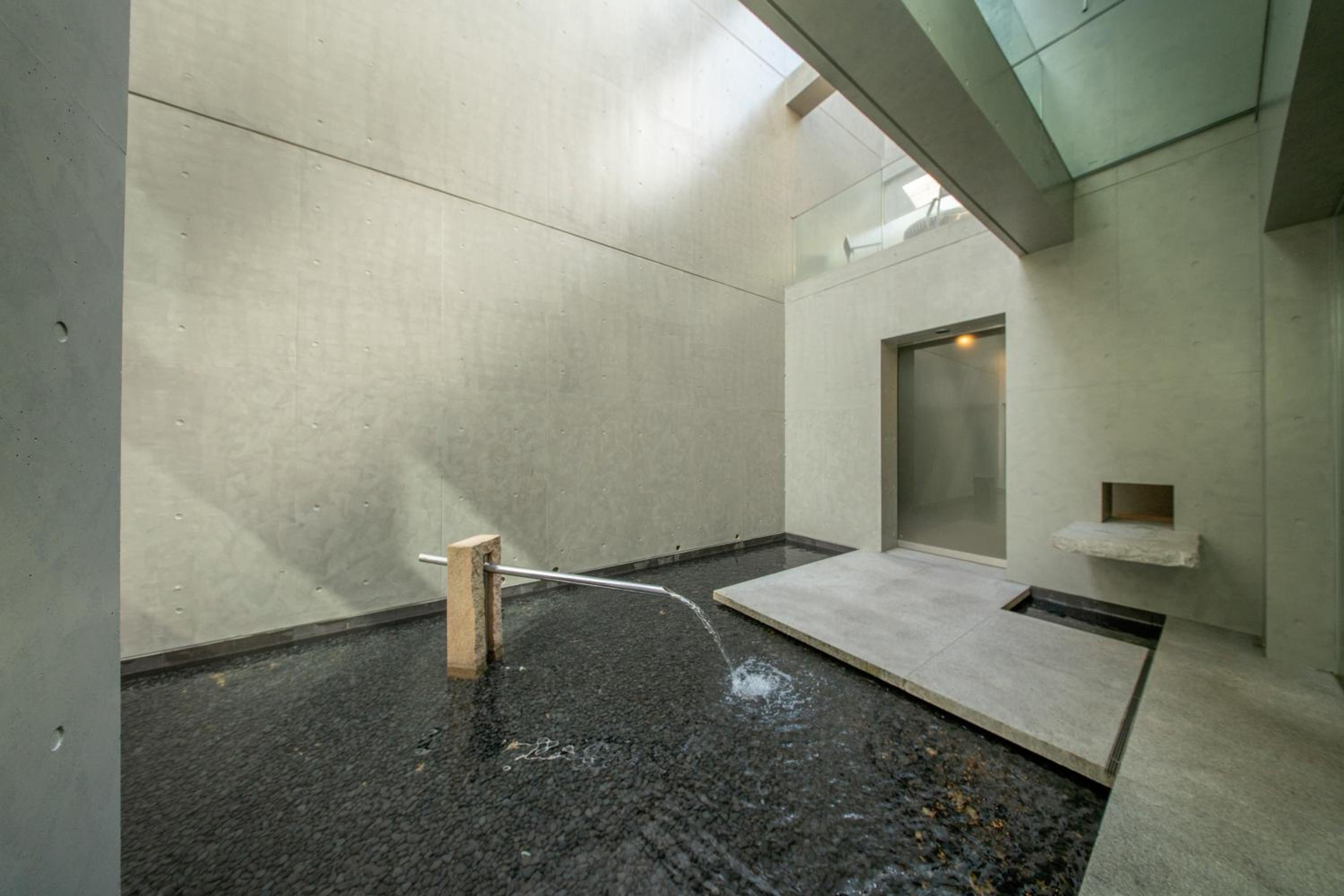 Azabu Modern House The Tokyo Tower can be seen from the villa 500m2