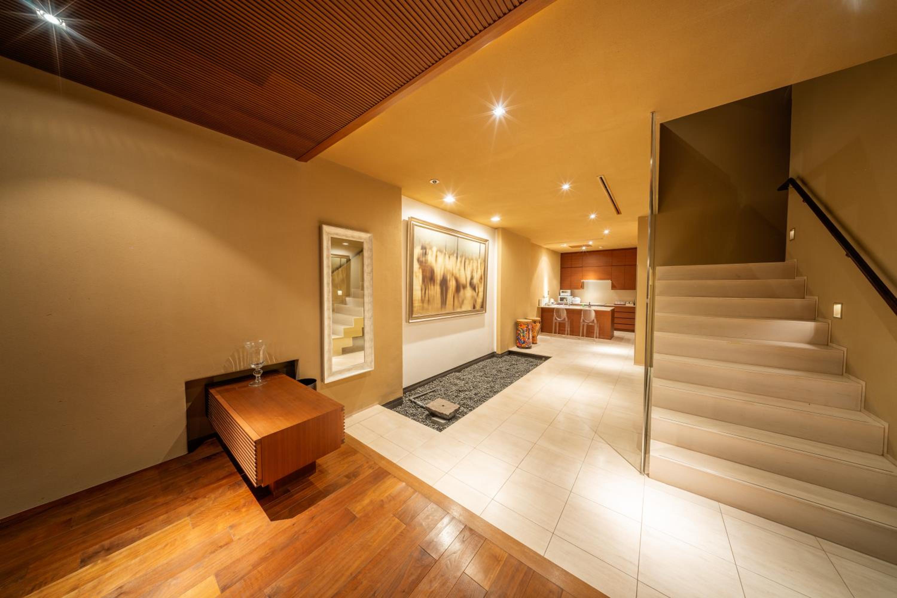 Azabu Modern House The Tokyo Tower can be seen from the villa 500m2