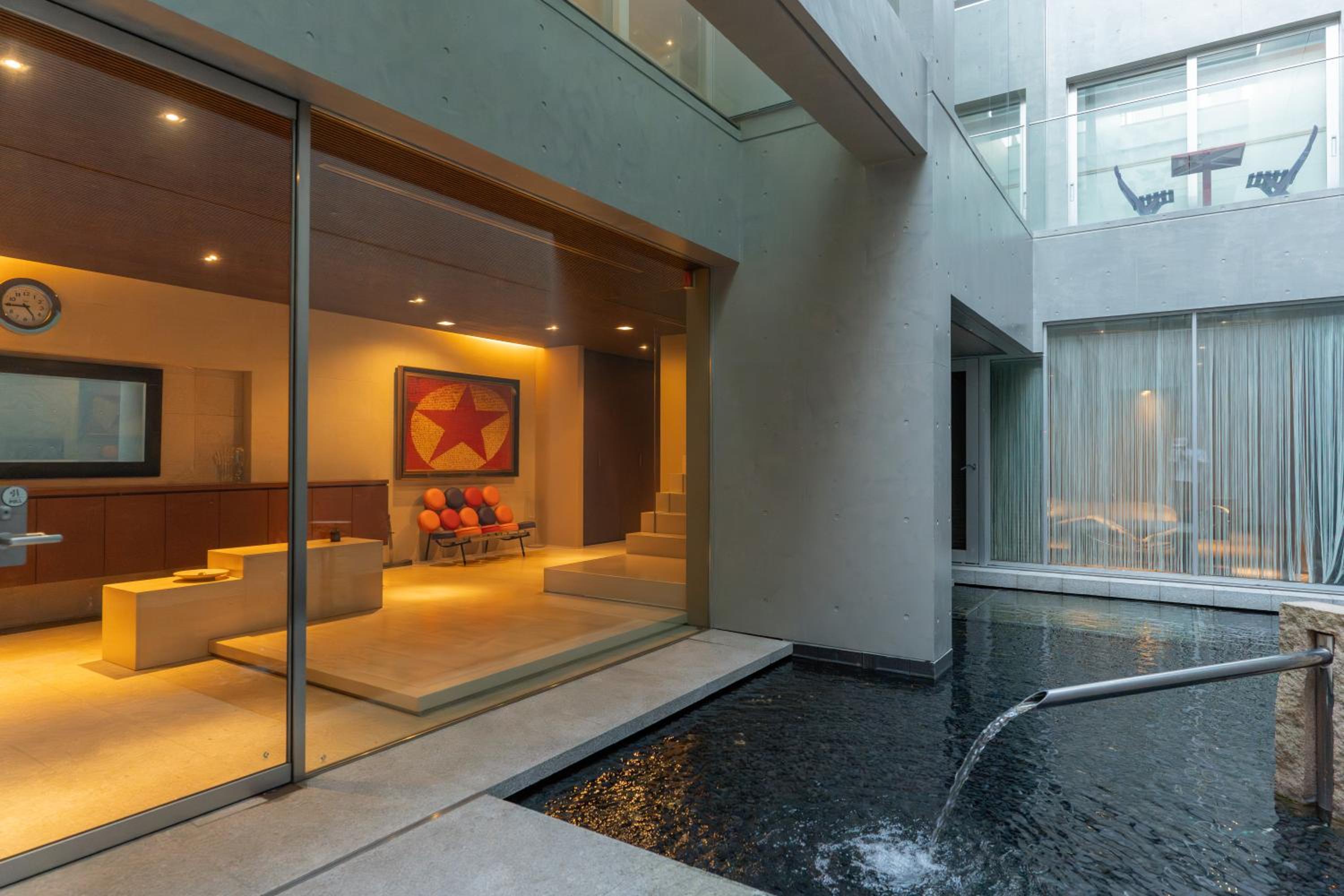 Azabu Modern House The Tokyo Tower can be seen from the villa 500m2