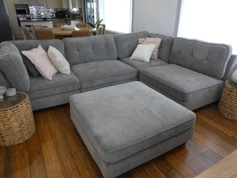 Moonta Bay Stylish large home 3 min walk from beach and jetty