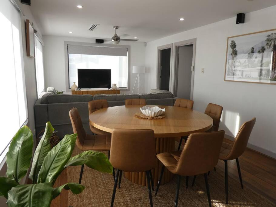 Moonta Bay Stylish large home 3 min walk from beach and jetty