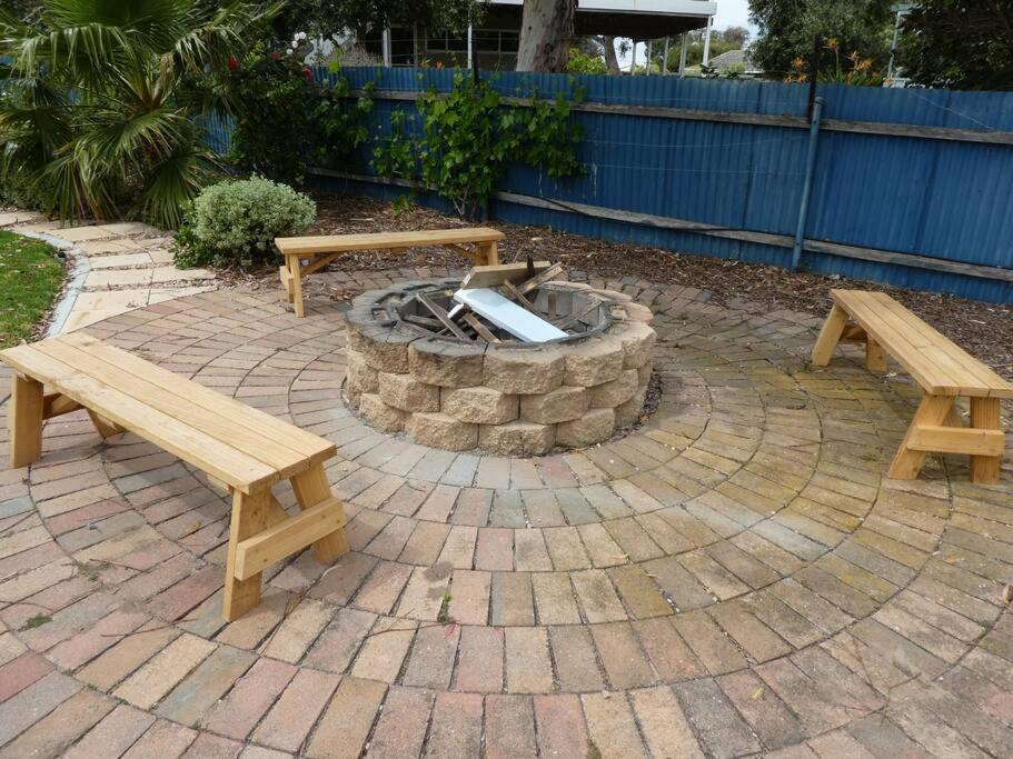 Moonta Bay Stylish large home 3 min walk from beach and jetty