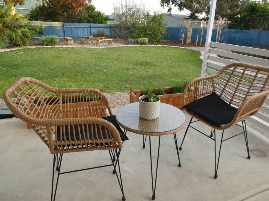 Moonta Bay Stylish large home 3 min walk from beach and jetty