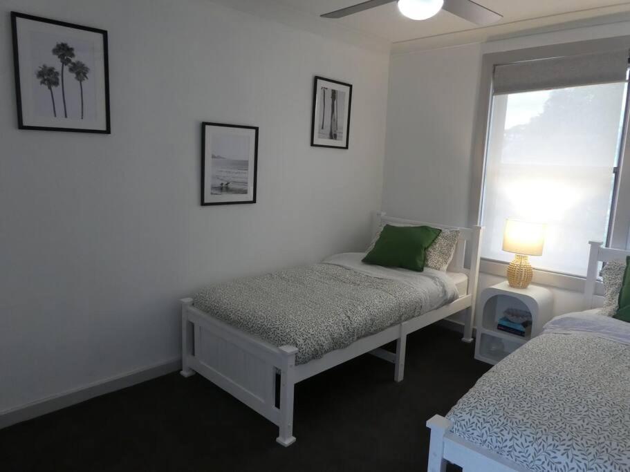 Moonta Bay Stylish large home 3 min walk from beach and jetty