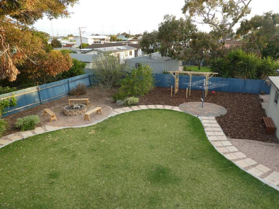 Moonta Bay Stylish large home 3 min walk from beach and jetty