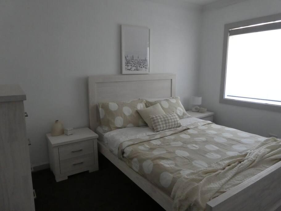 Moonta Bay Stylish large home 3 min walk from beach and jetty