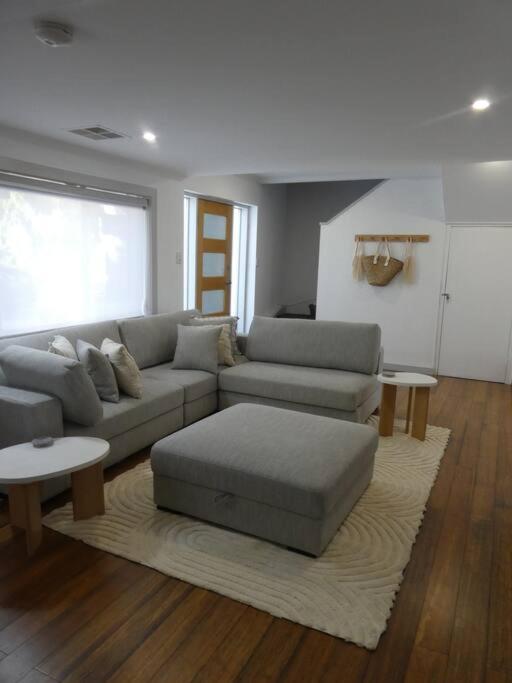 Moonta Bay Stylish large home 3 min walk from beach and jetty