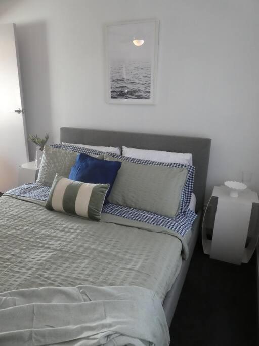 Moonta Bay Stylish large home 3 min walk from beach and jetty