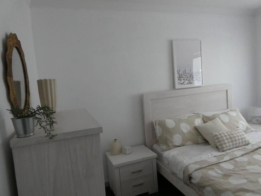 Moonta Bay Stylish large home 3 min walk from beach and jetty