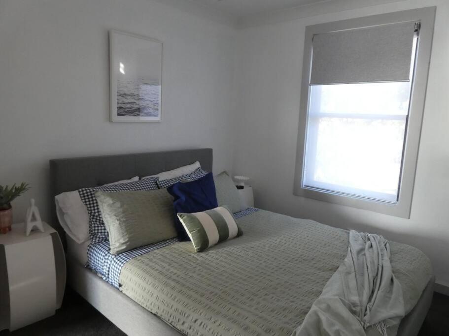 Moonta Bay Stylish large home 3 min walk from beach and jetty