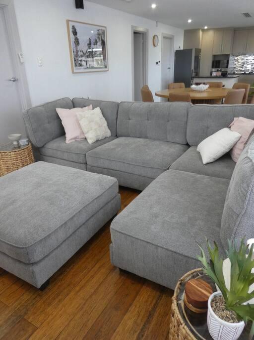 Moonta Bay Stylish large home 3 min walk from beach and jetty