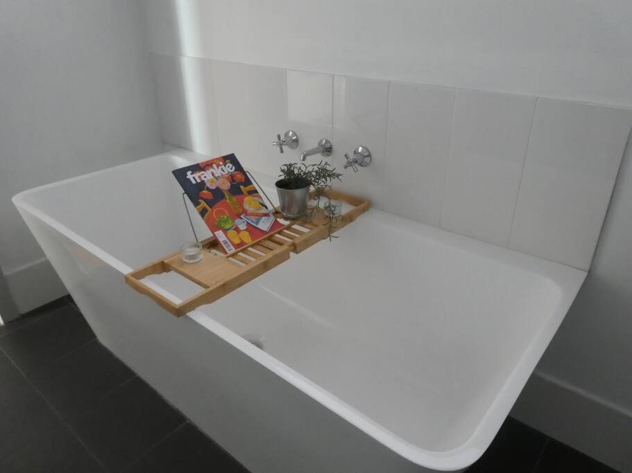 Moonta Bay Stylish large home 3 min walk from beach and jetty