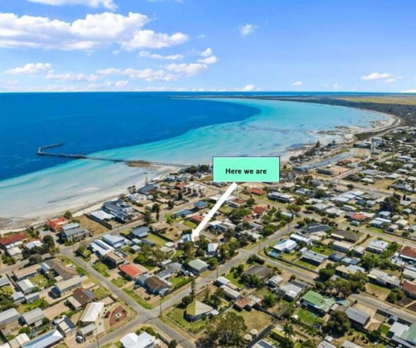 Moonta Bay Stylish large home 3 min walk from beach and jetty