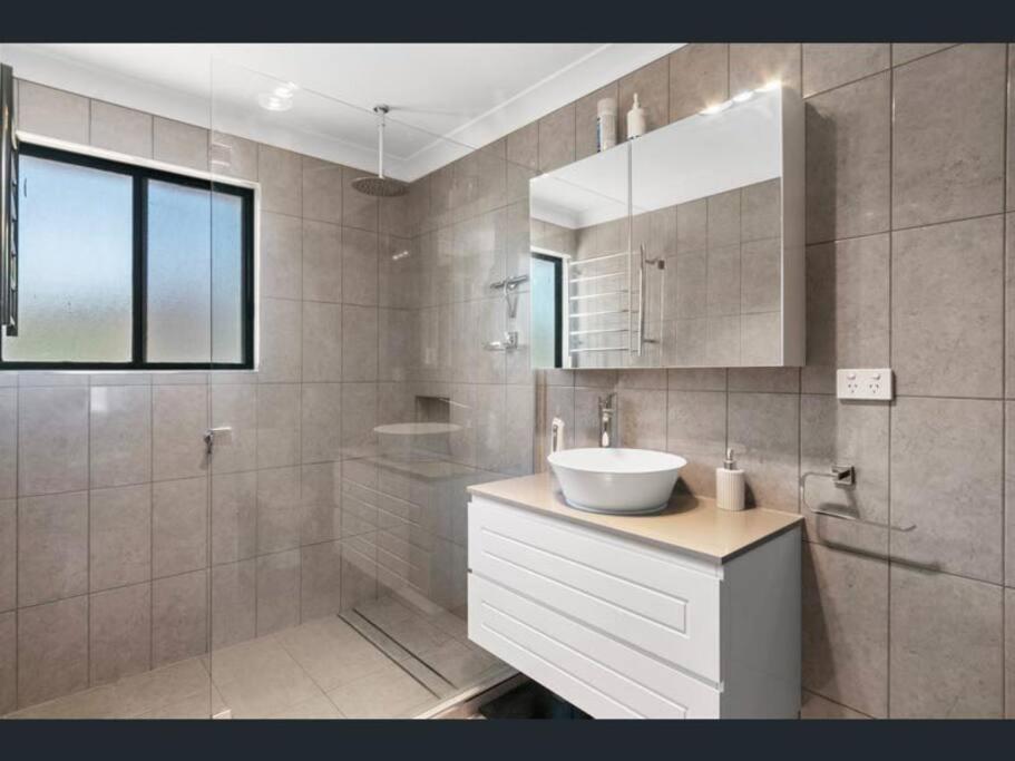 Moonta Bay Stylish large home 3 min walk from beach and jetty