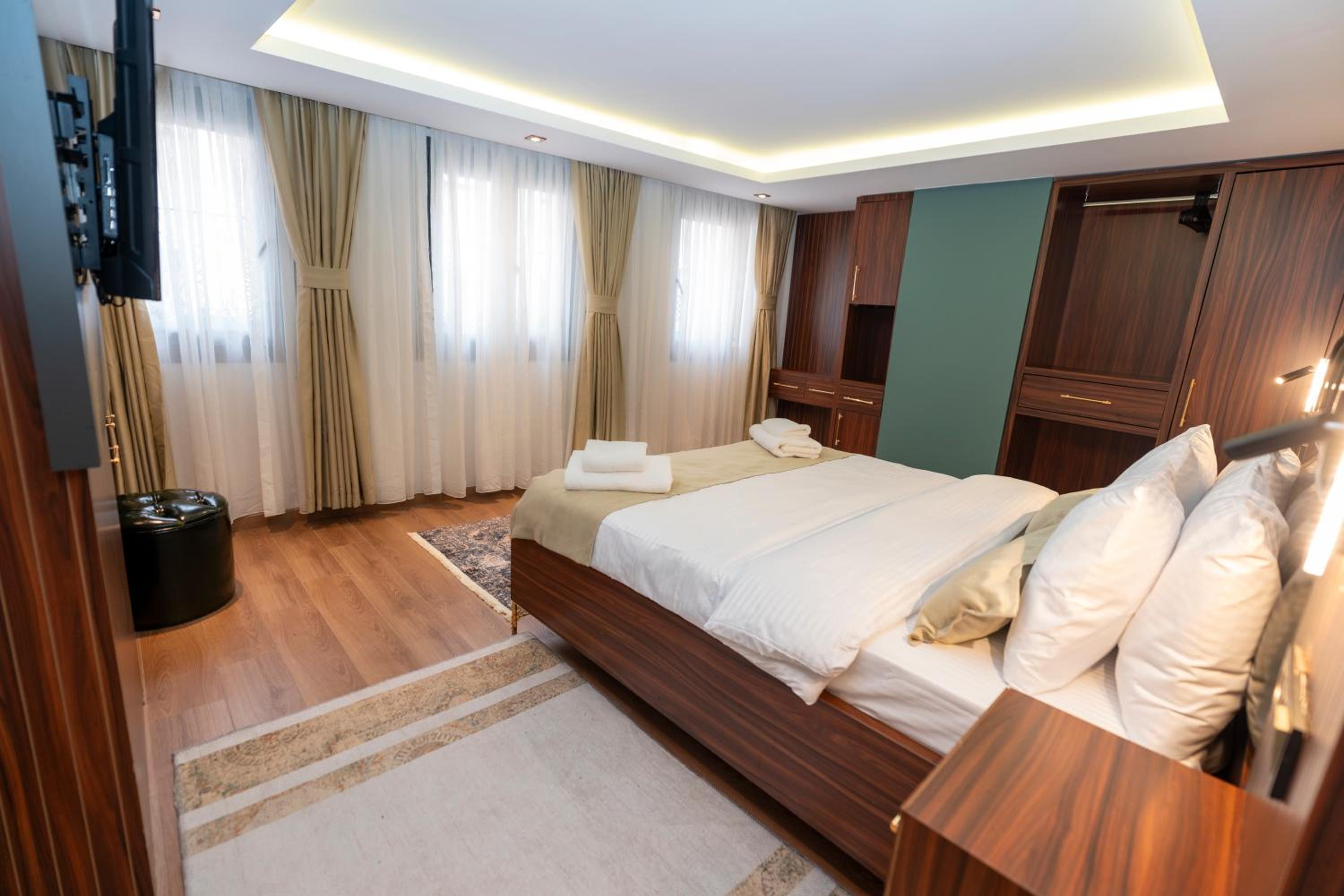 THE MUA LUXURY HOMEs