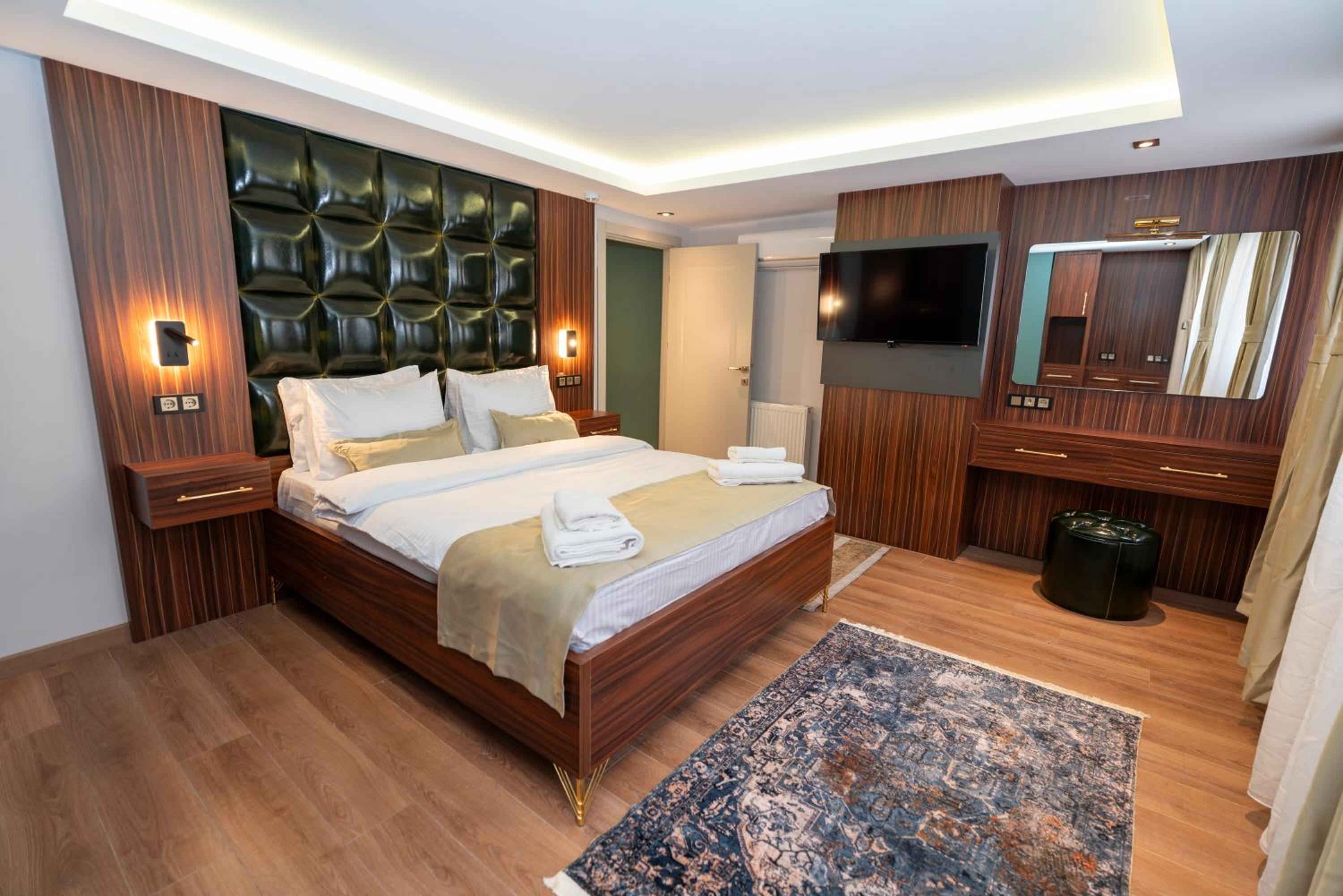 THE MUA LUXURY HOMEs