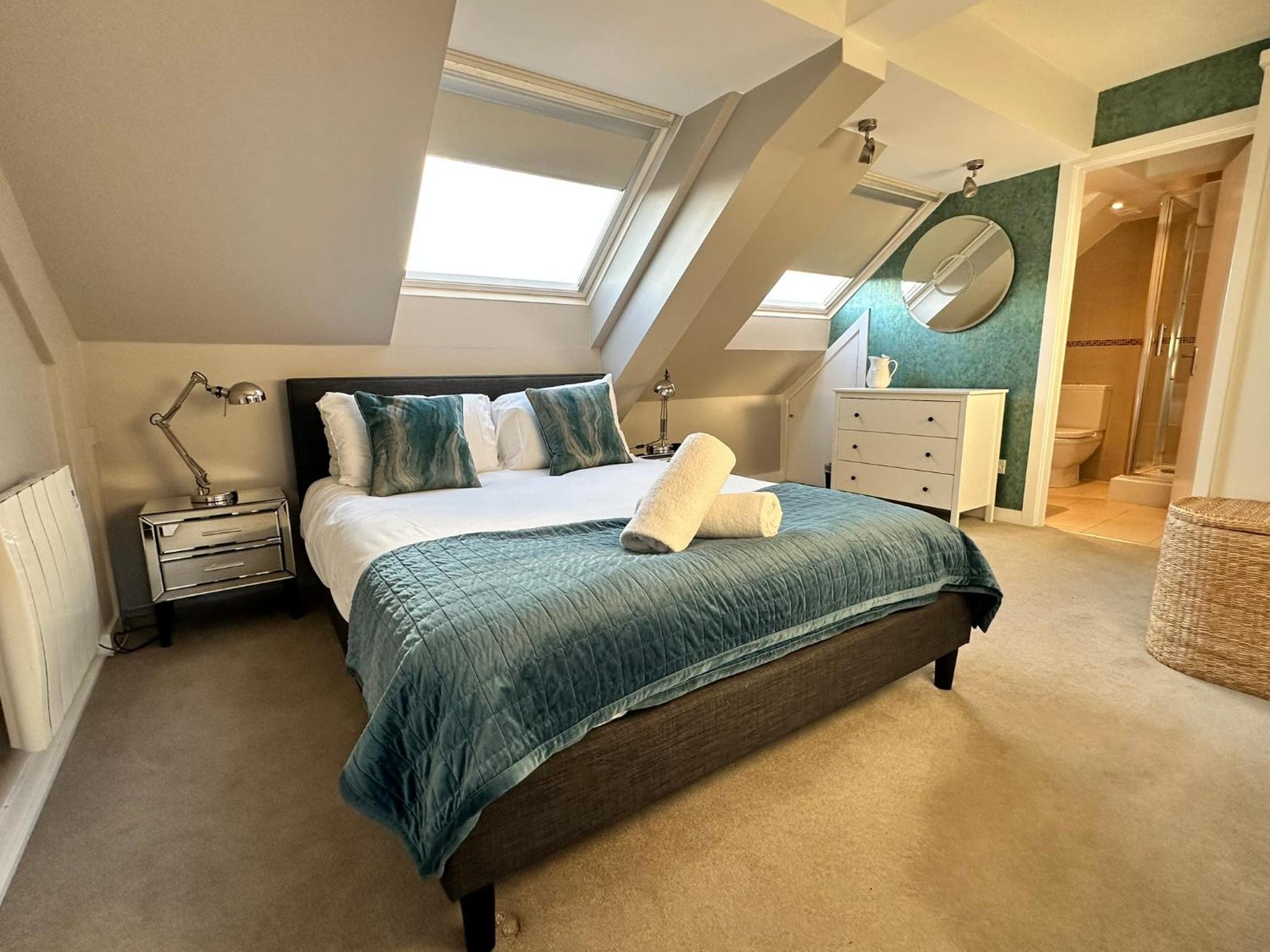 The Courtyard 2 Bedroom Apartments in Central Windsor with Parking view 4