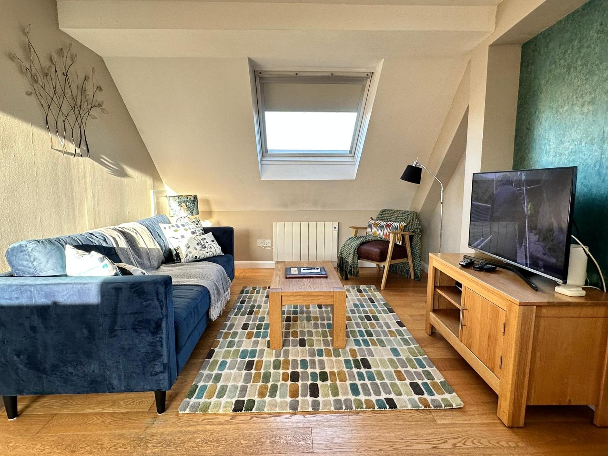 The Courtyard 2 Bedroom Apartments in Central Windsor with Parking view 2