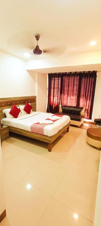 Glitz Hotels- Phoenix Inn view 2