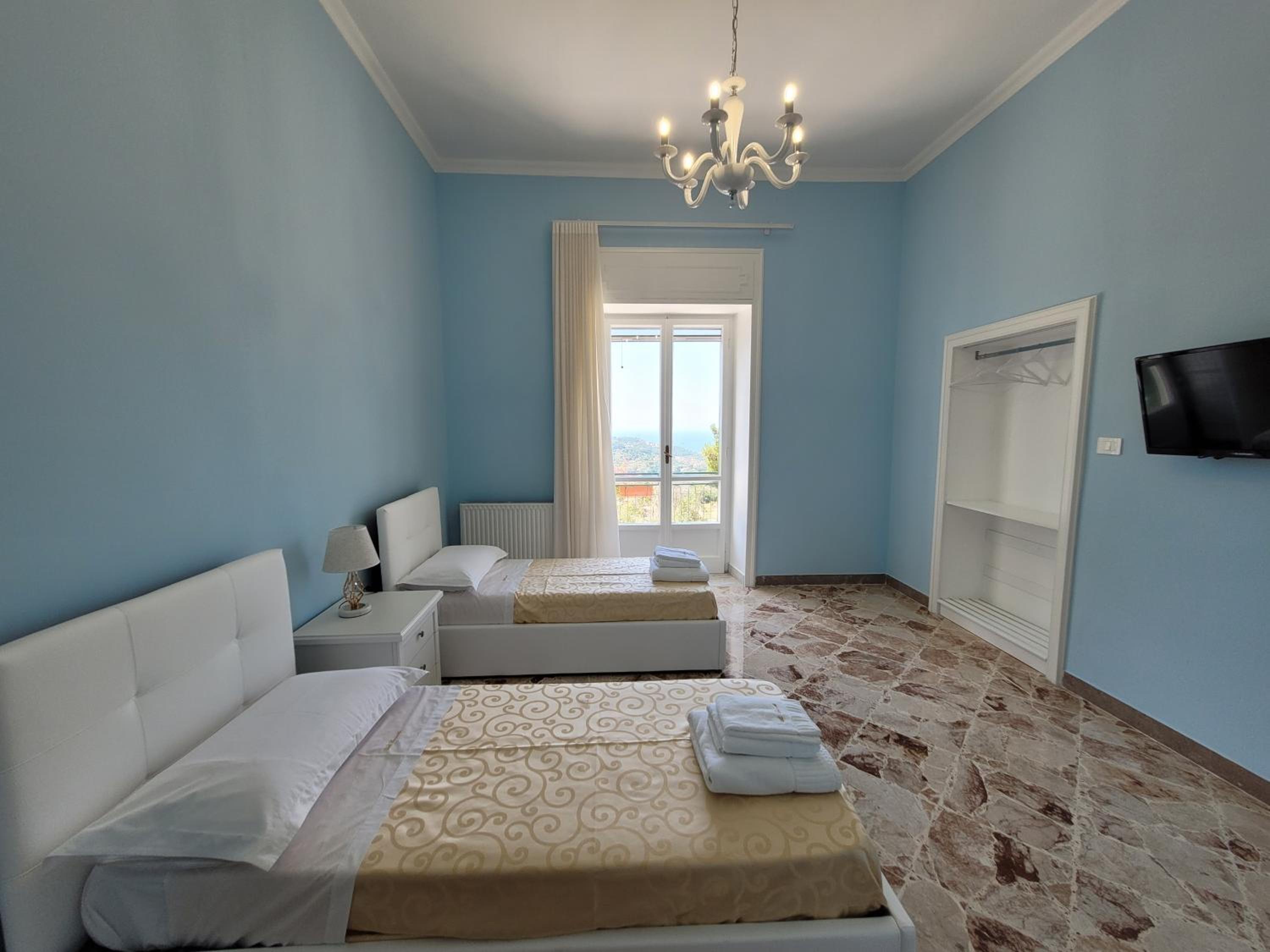 VILLA ESMERALDA