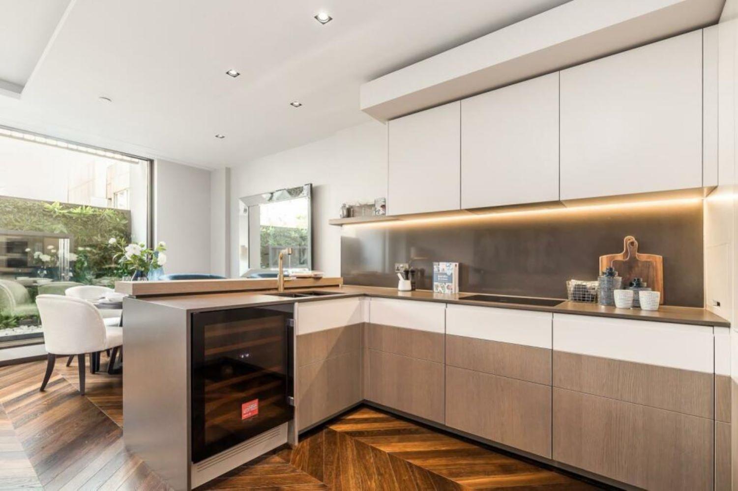Modern Designer Central Leicester Square and Covent Garden Sleeps 6 view 2