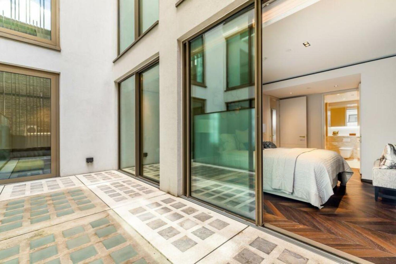 Modern Designer Central Leicester Square and Covent Garden Sleeps 6 view 4