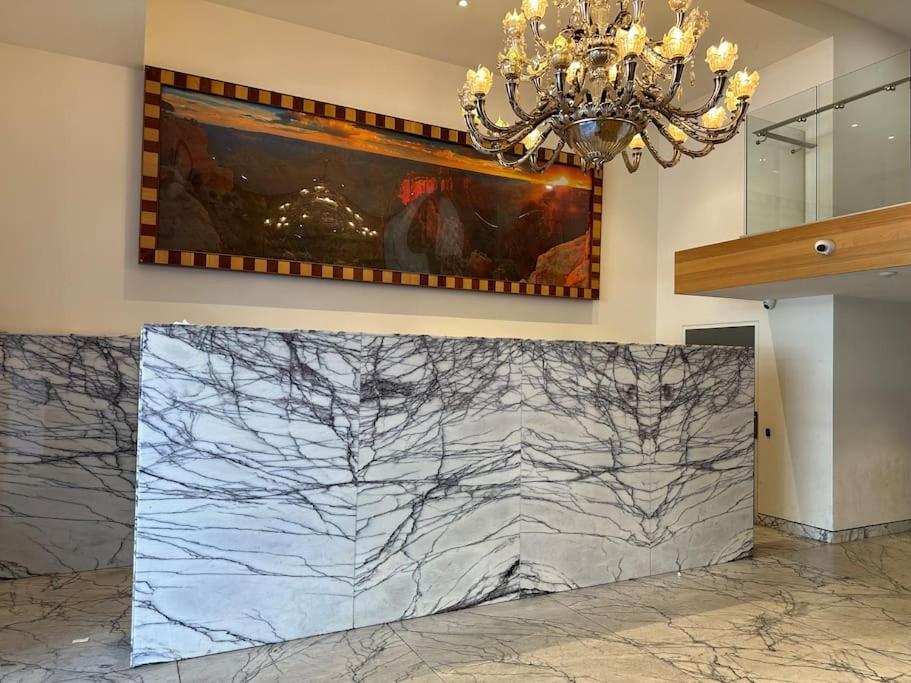 Modern One Bedroom Apartment at Morphett- In the Heart of Adelaide