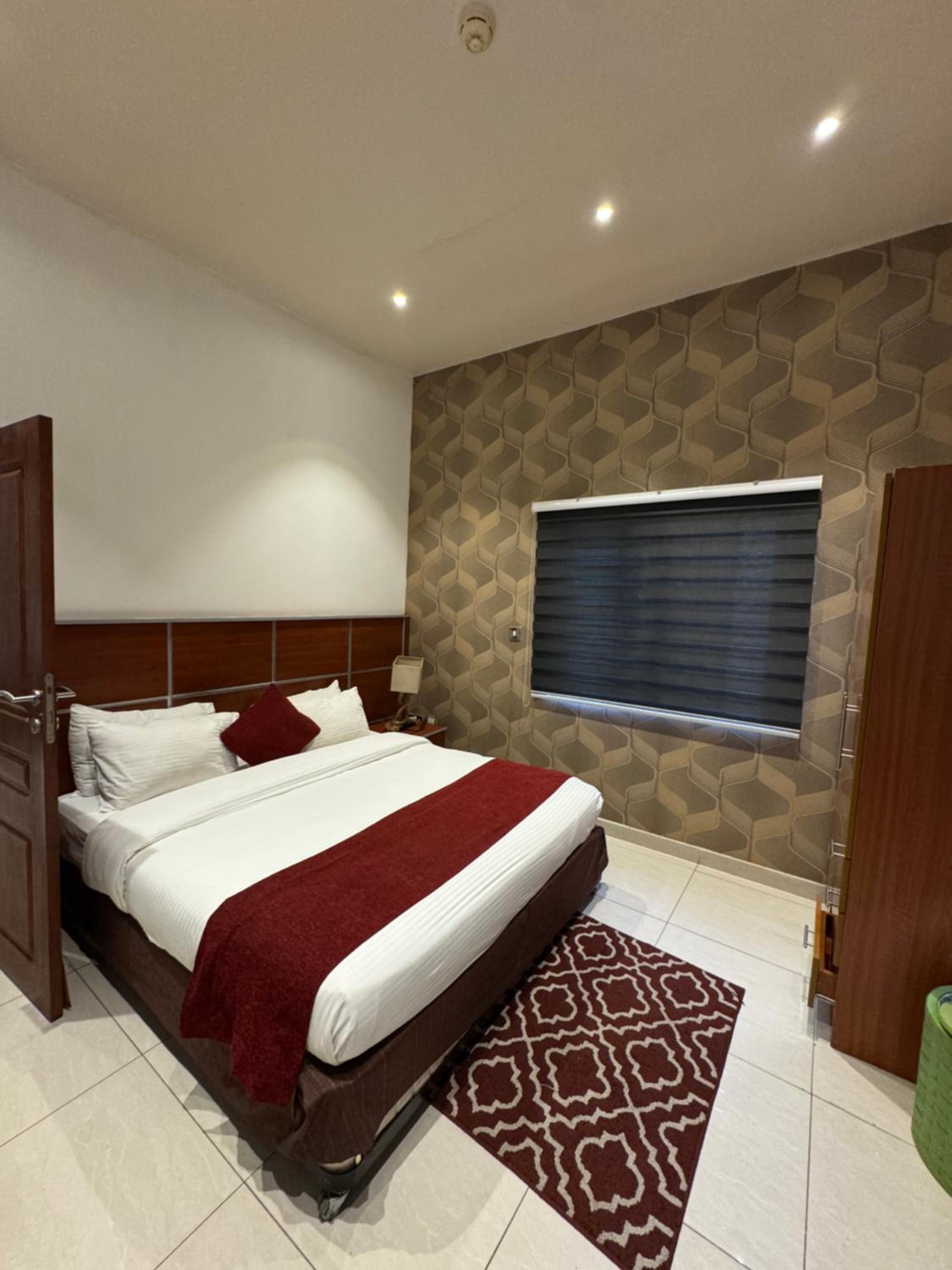 Eagles Apartments, Airport Residential
