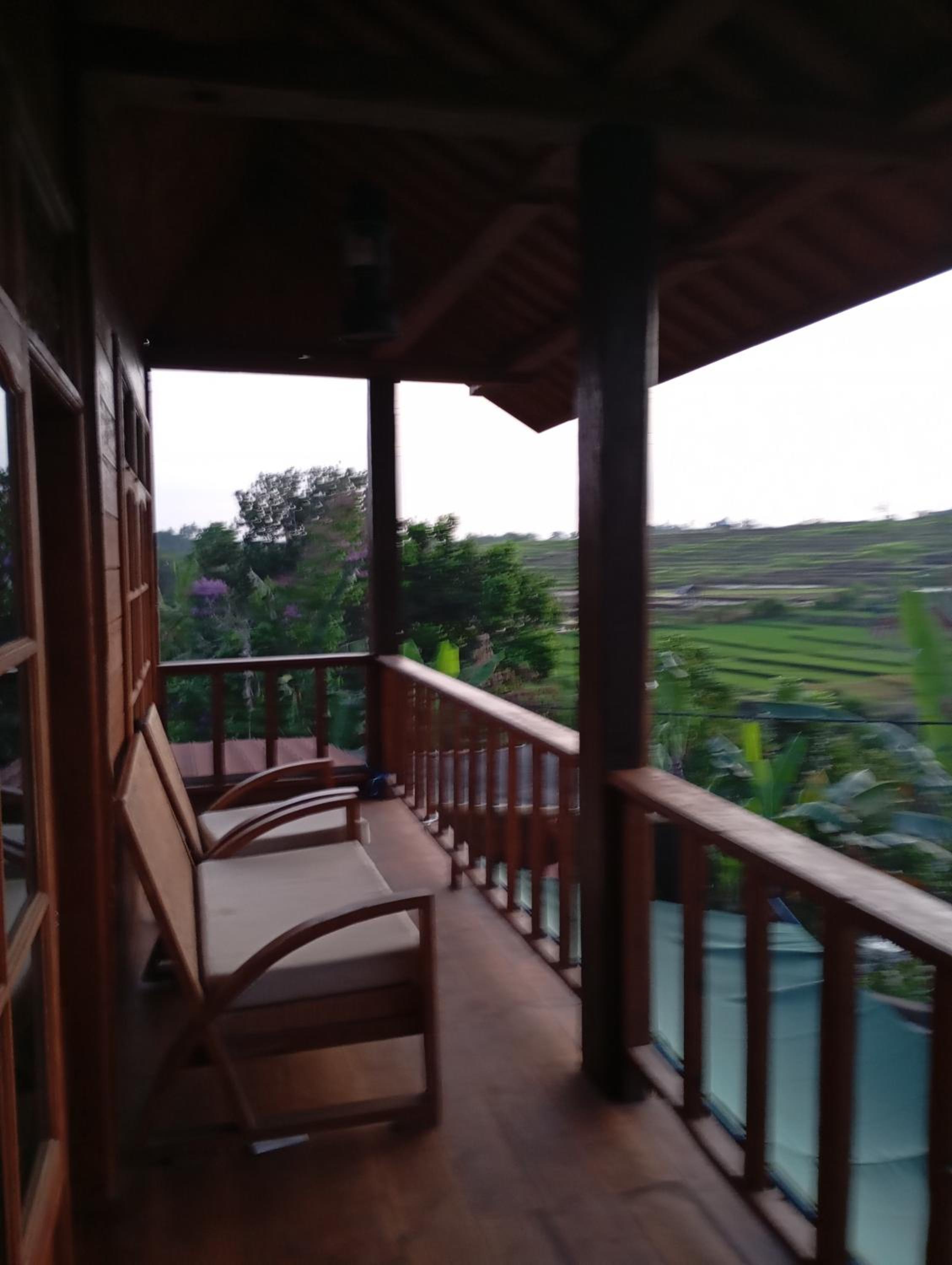 Riverside Medewi