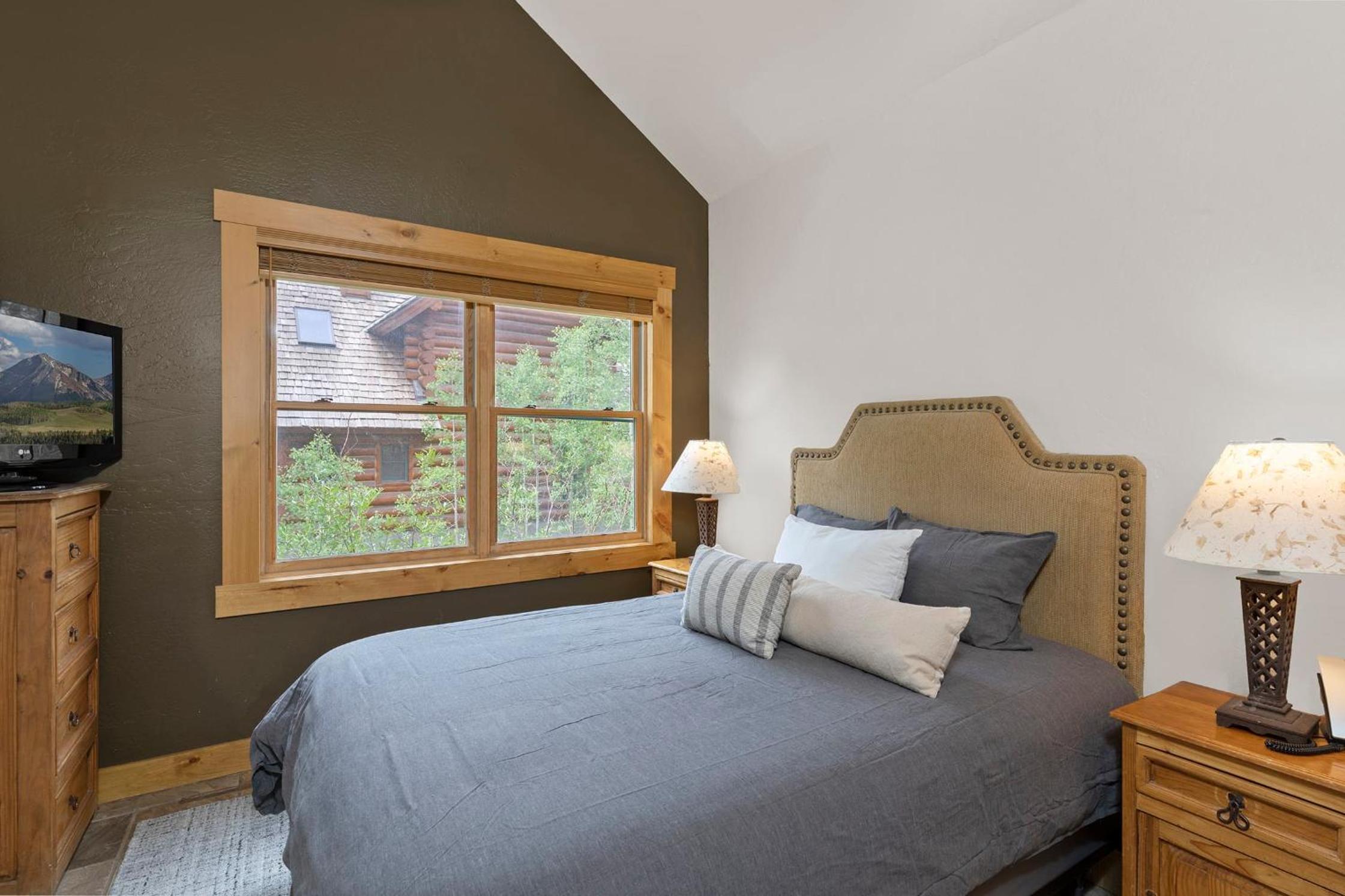 Beautiful Mountain Lodge Ski in Ski out