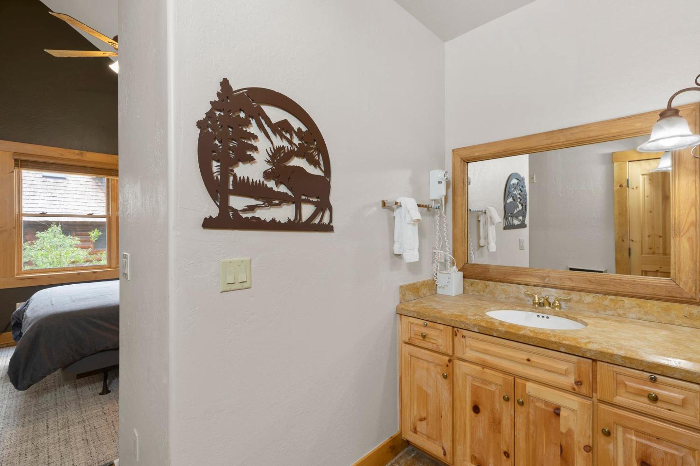 Beautiful Mountain Lodge Ski in Ski out