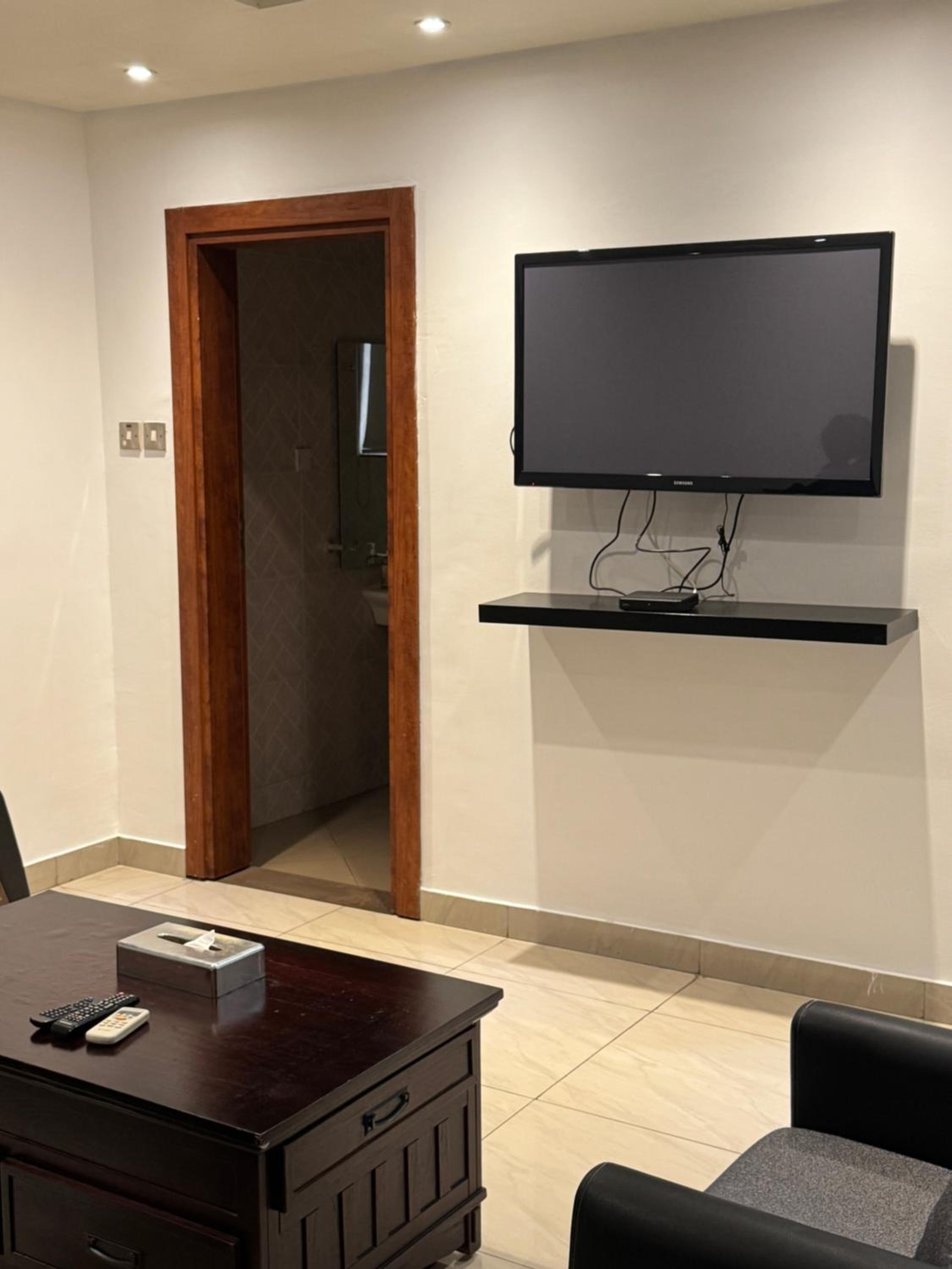 Eagles Apartments, Airport Residential