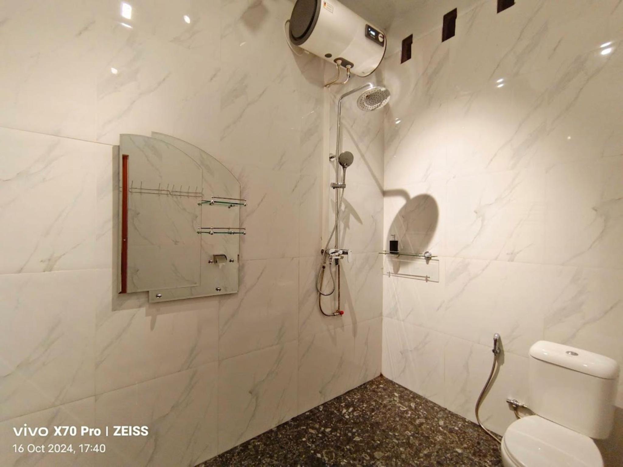 Dewita Villa - Spacious 3BR for Group Stay, Batam view 2