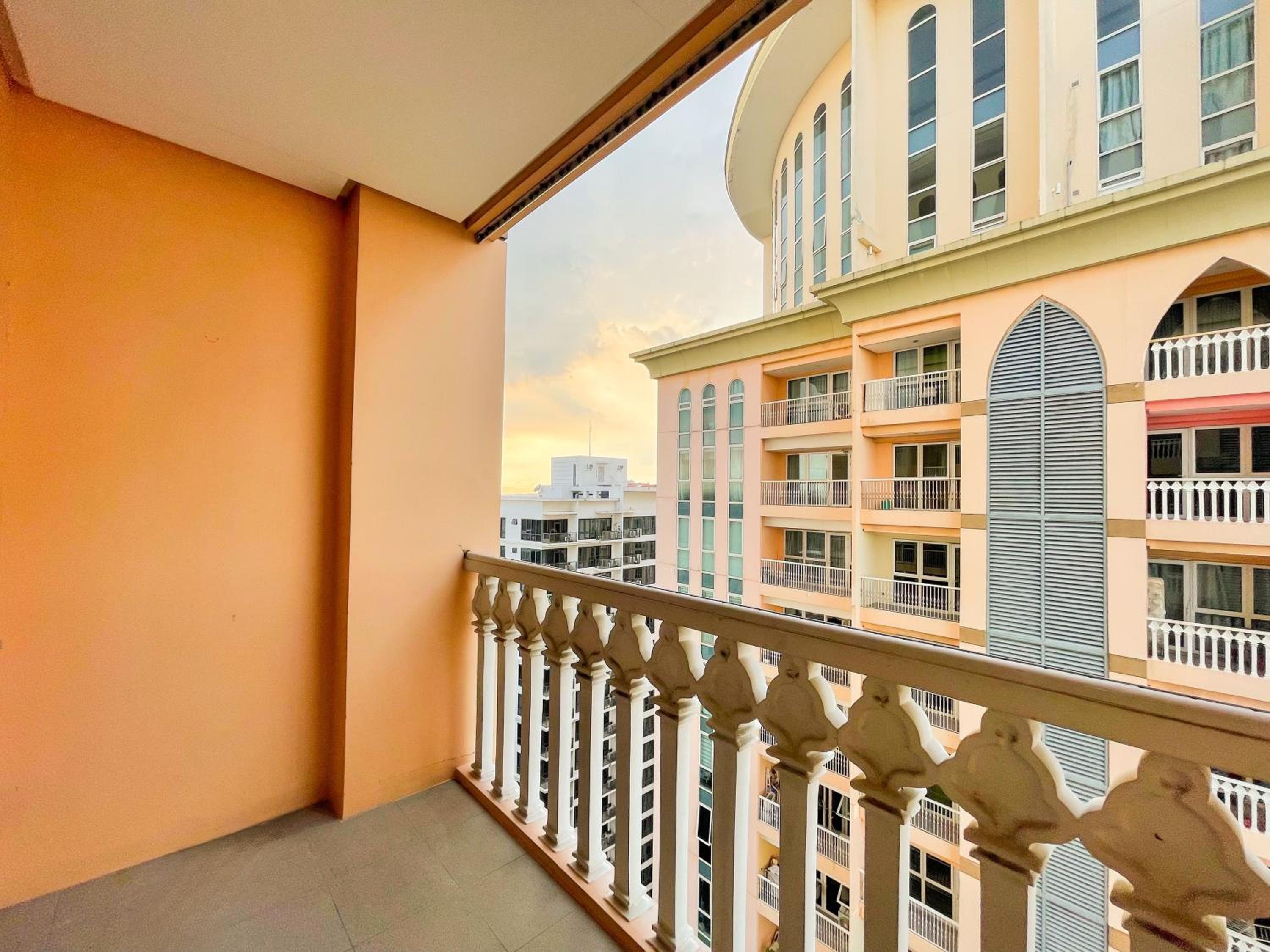 Cozy Condo in Venice BGC with balcony #vlrtc28C view 5