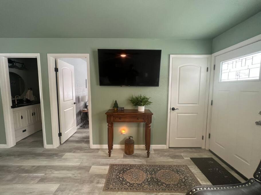 Cozy Cottage Near South Higgins Lake view 4