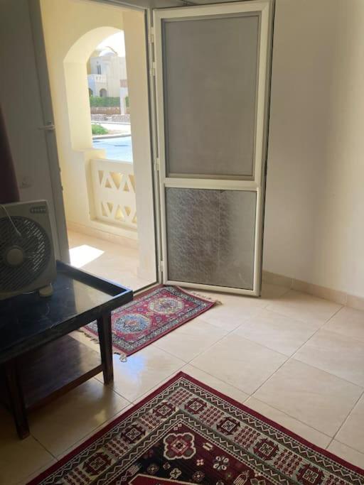 Lovely flat with balcony and shared pool