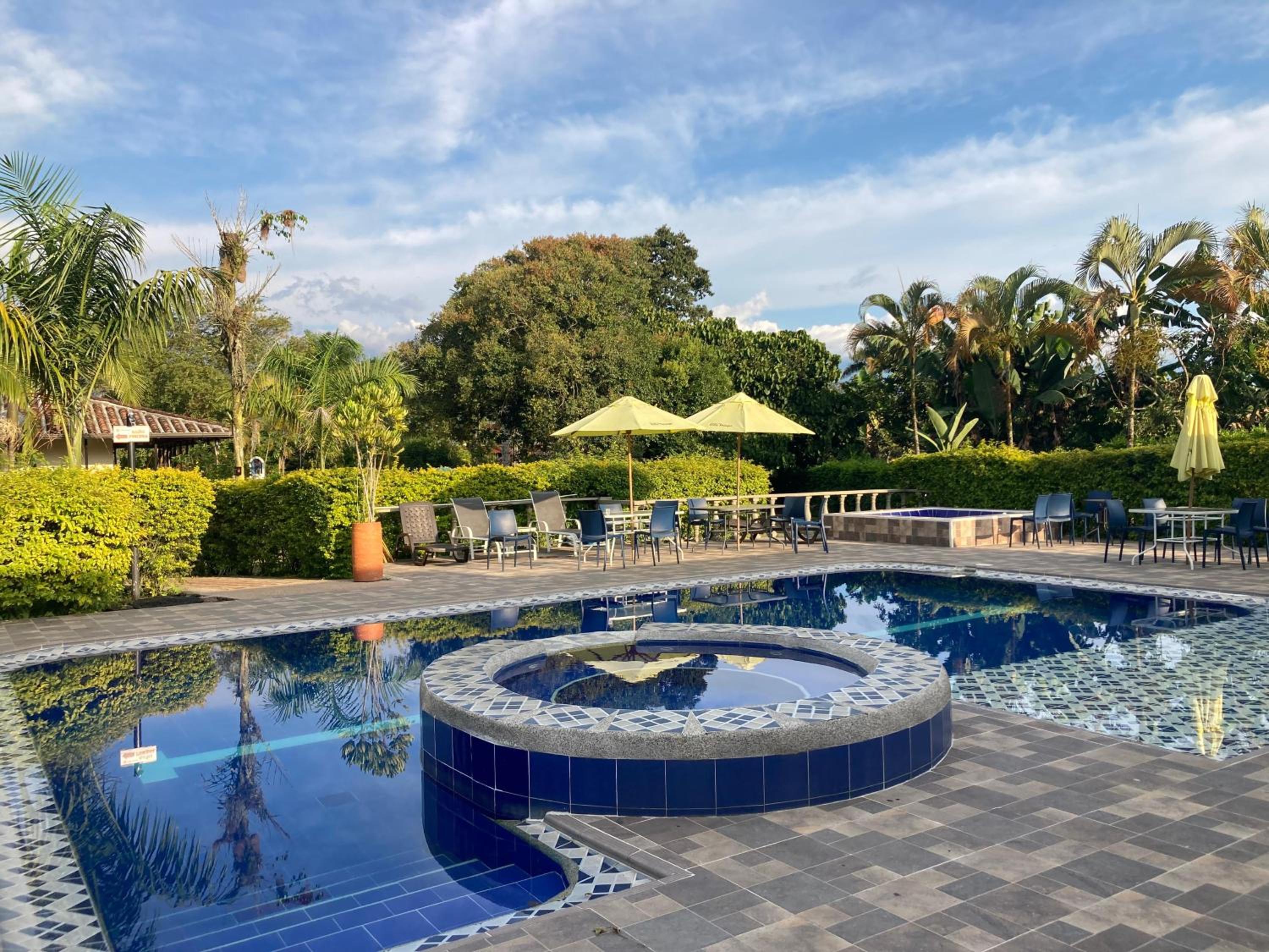 Thiago Hotel campestre