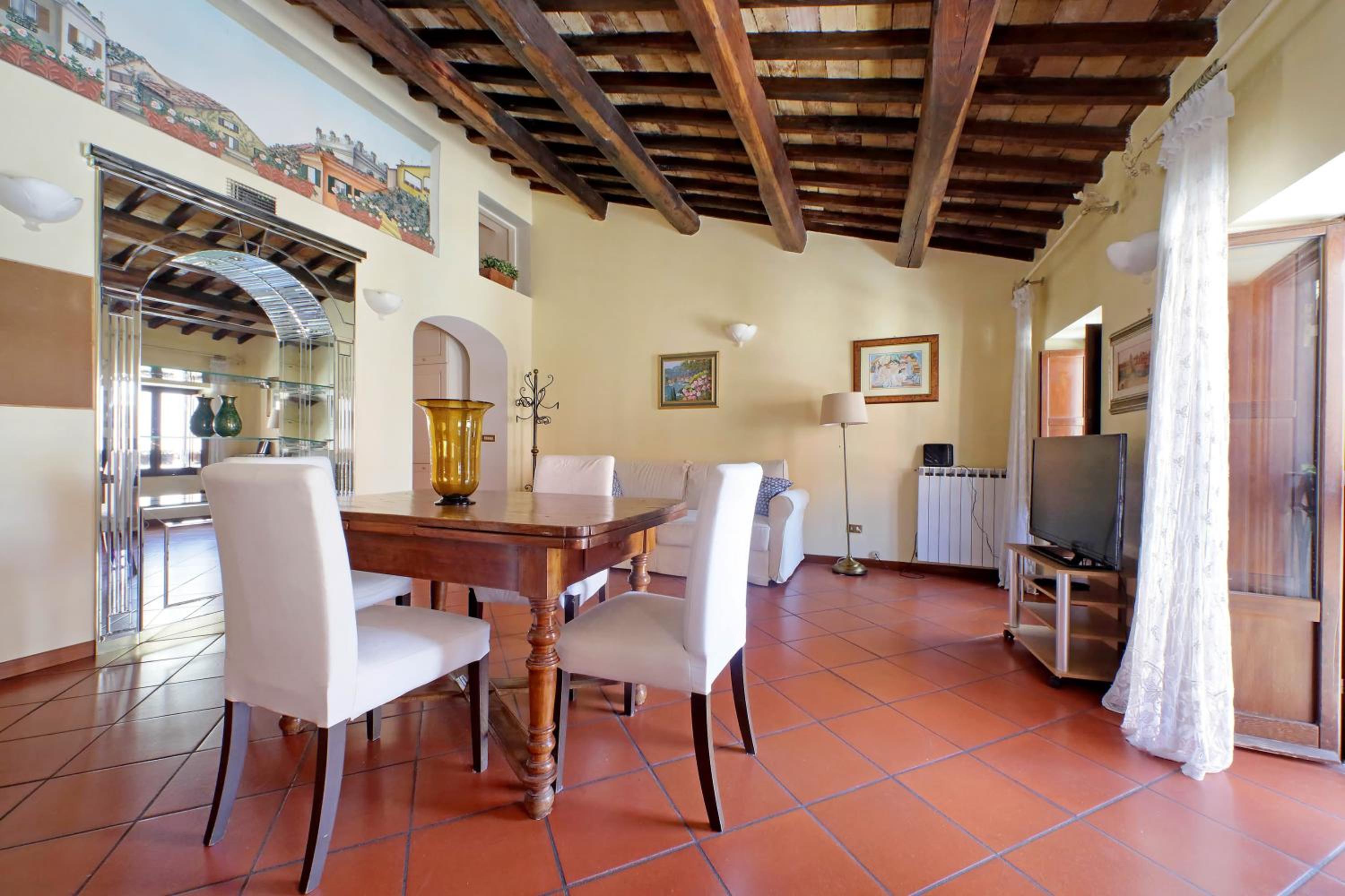 Classic roman home next to Popolo Square