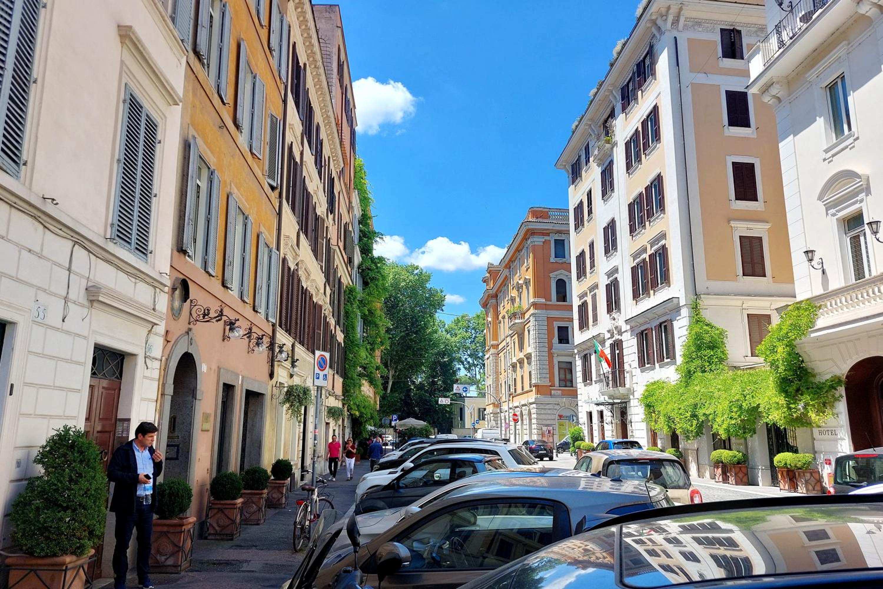 Classic roman home next to Popolo Square