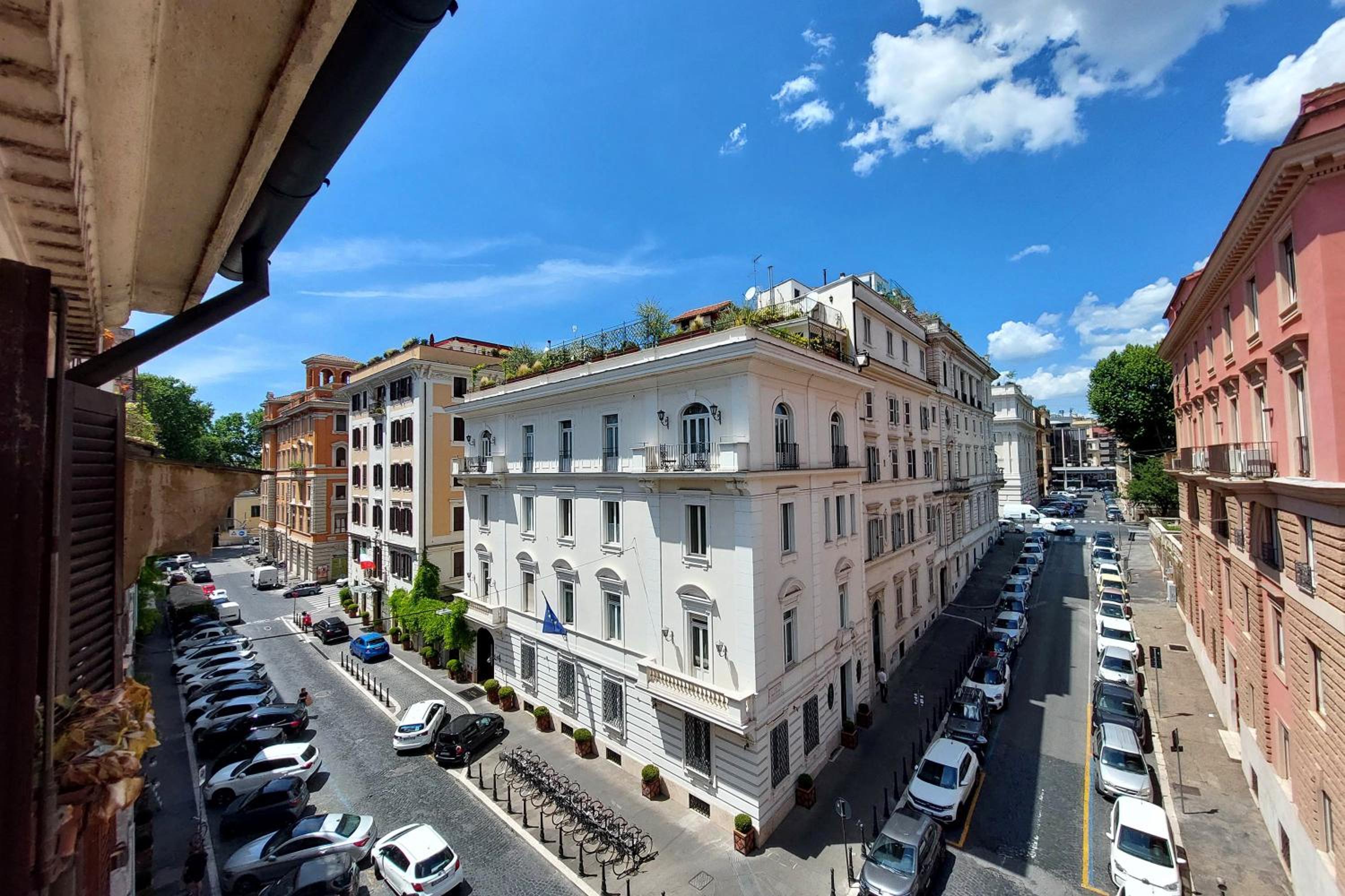 Classic roman home next to Popolo Square