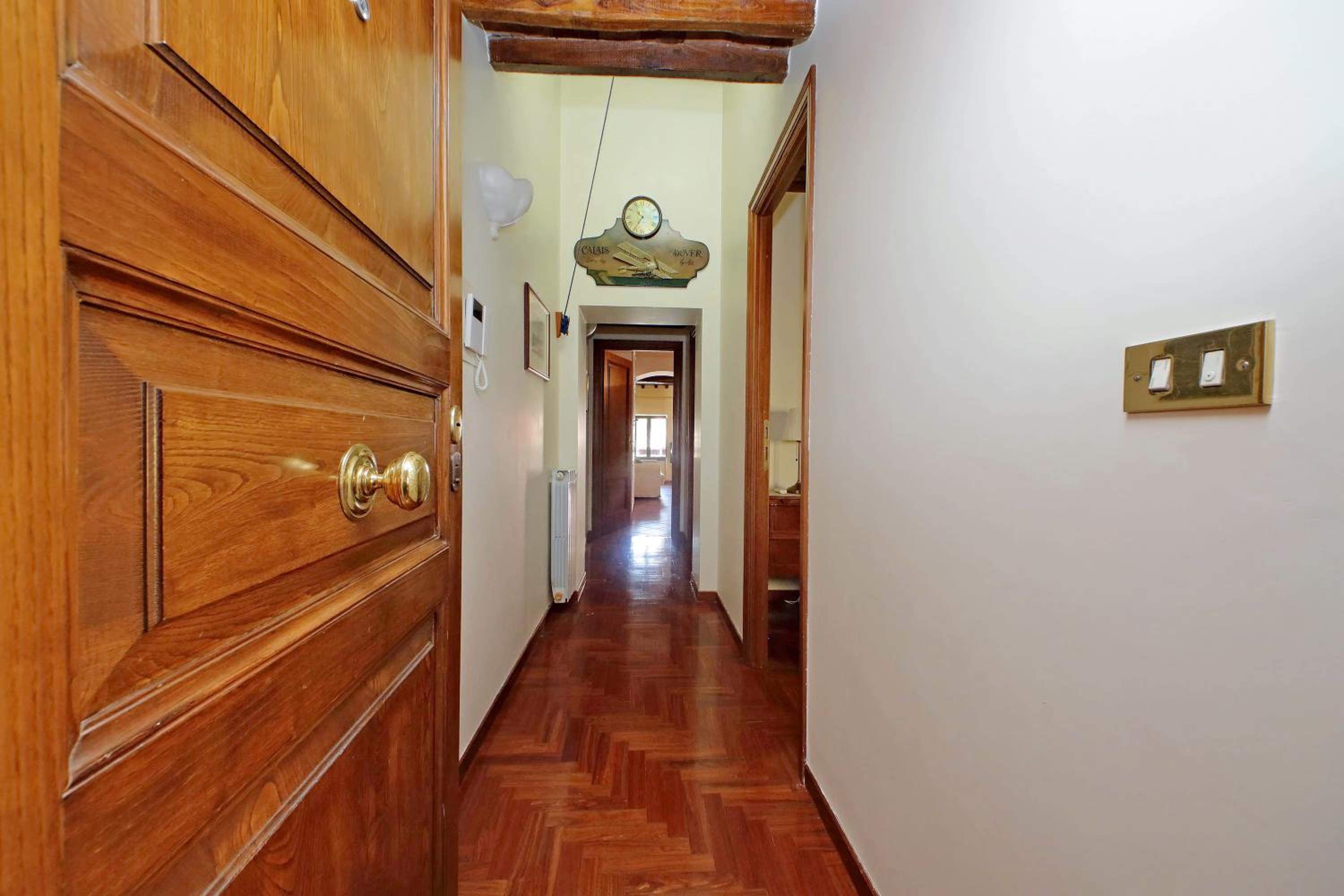 Classic roman home next to Popolo Square