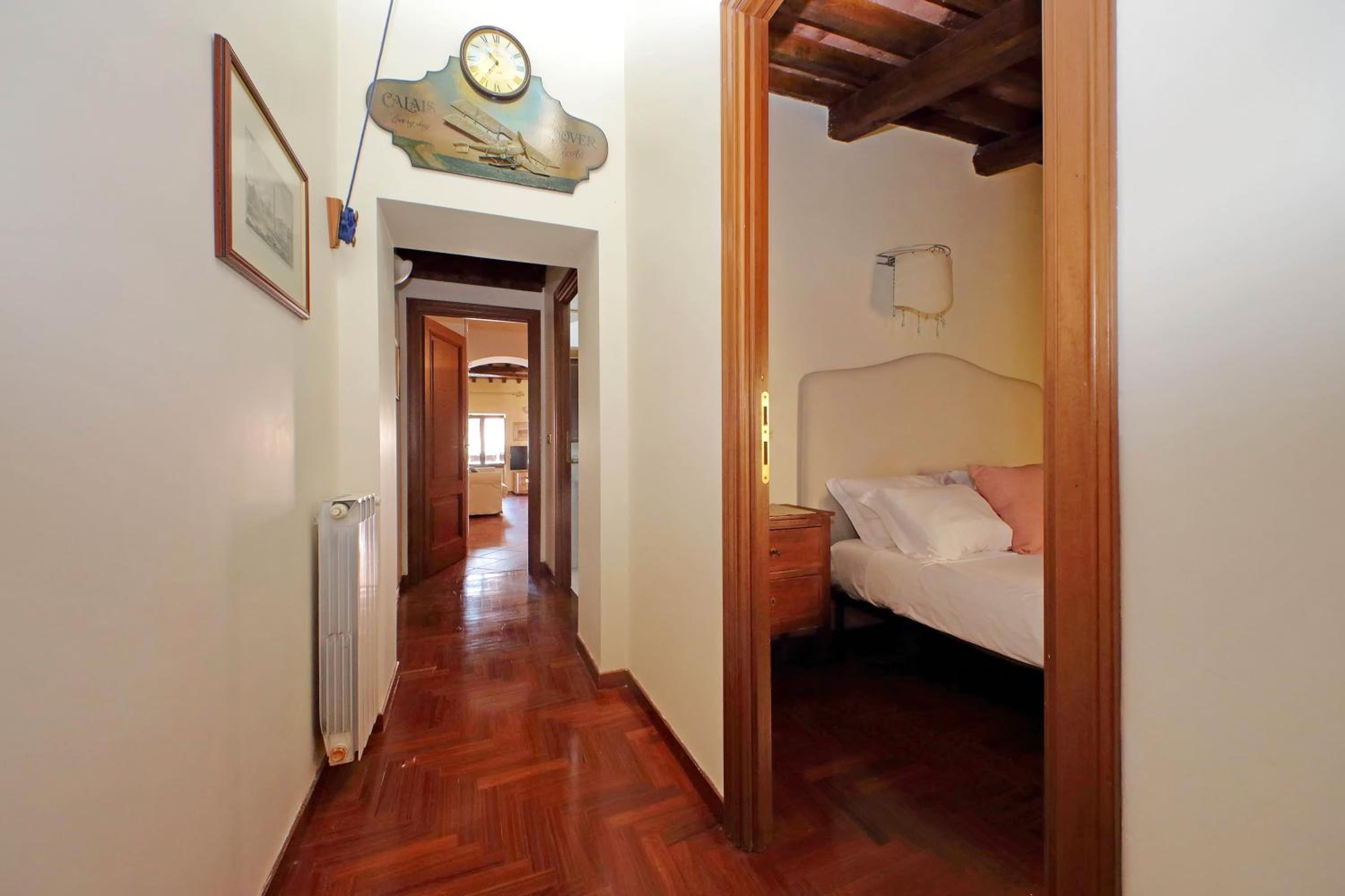 Classic roman home next to Popolo Square
