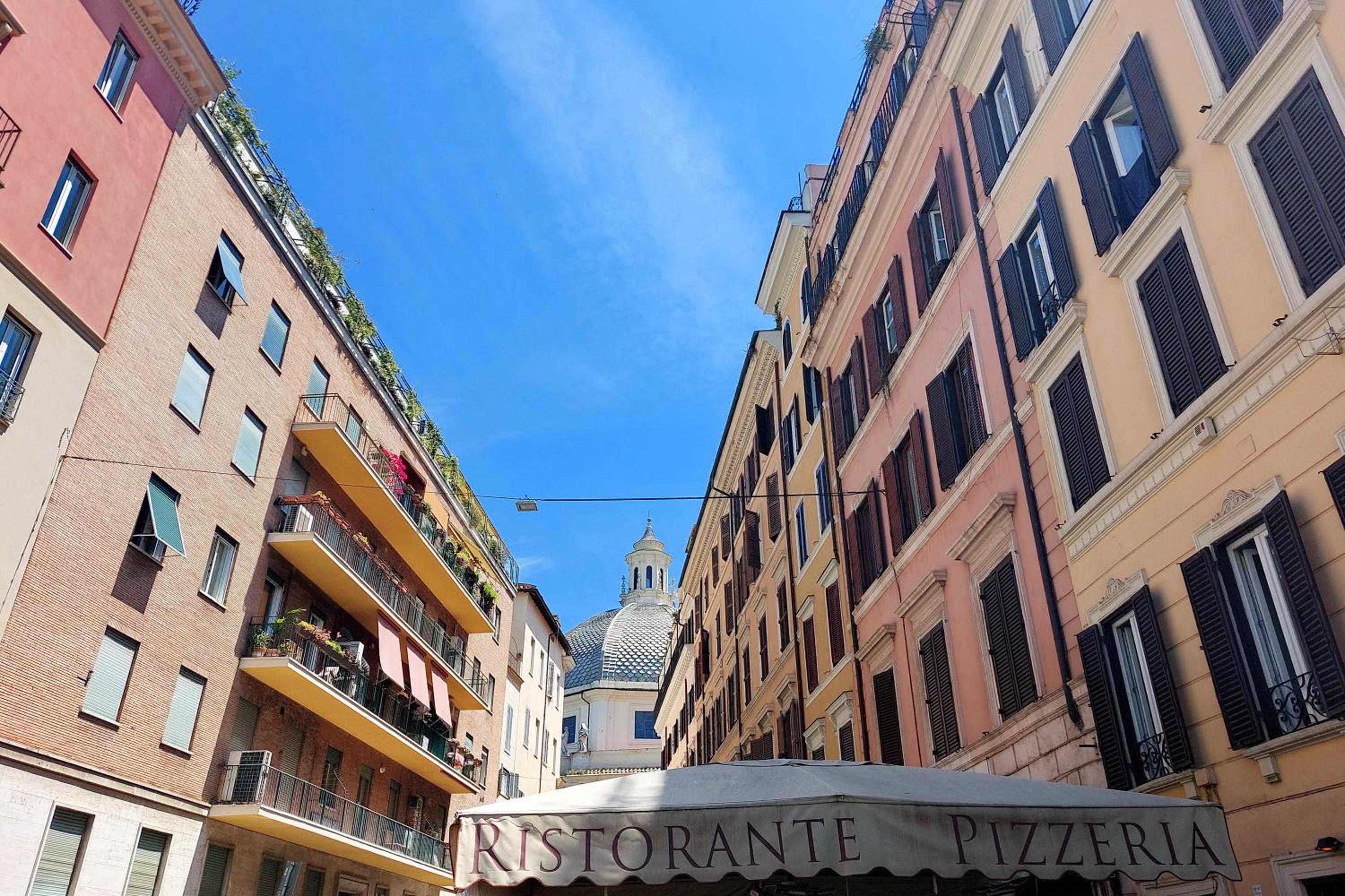 Classic roman home next to Popolo Square