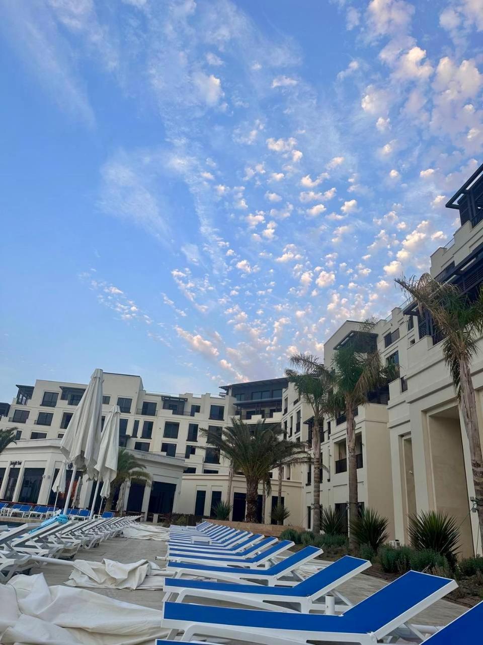 Sea Breez The Grant Hotel Apartment