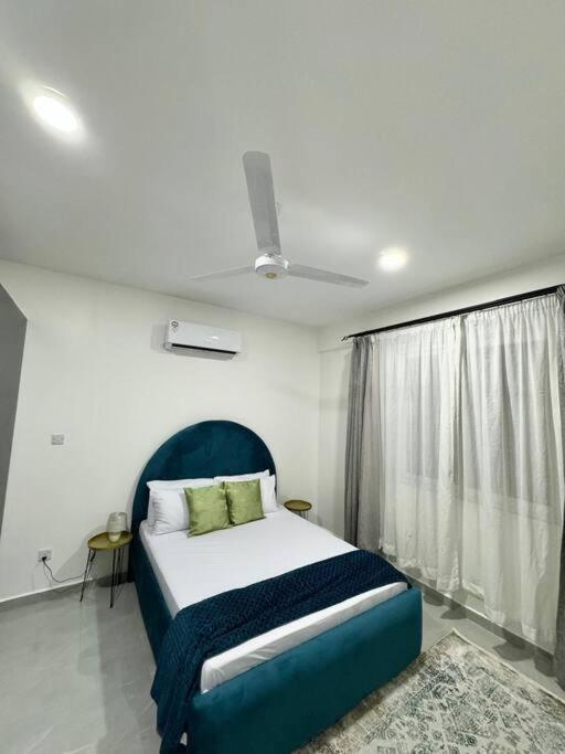 Azure 4bdrm beachfront at jumeirah palm resort nyali view 3