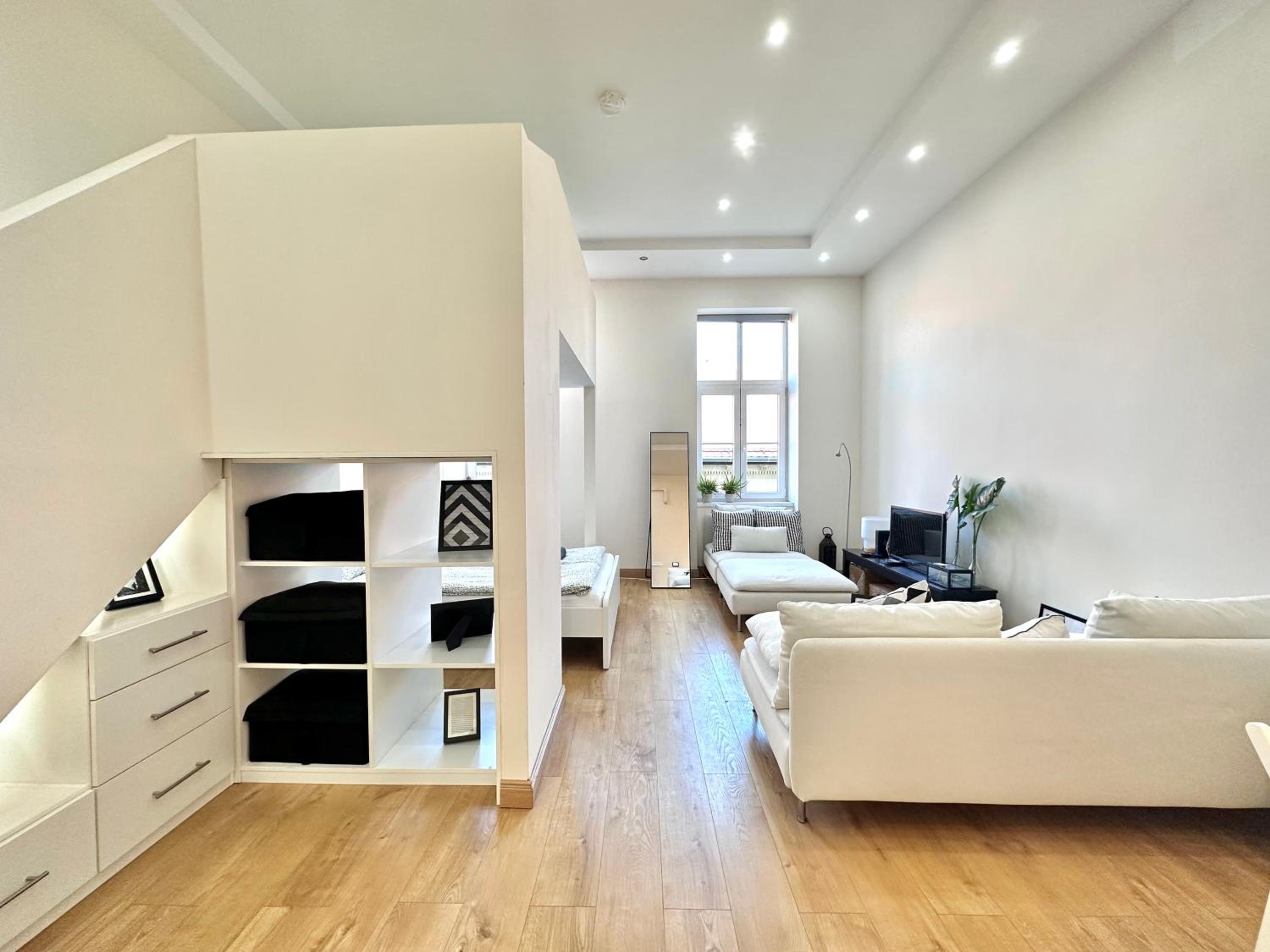Center Cozy Gozsdu HOME with 4PPL view 2