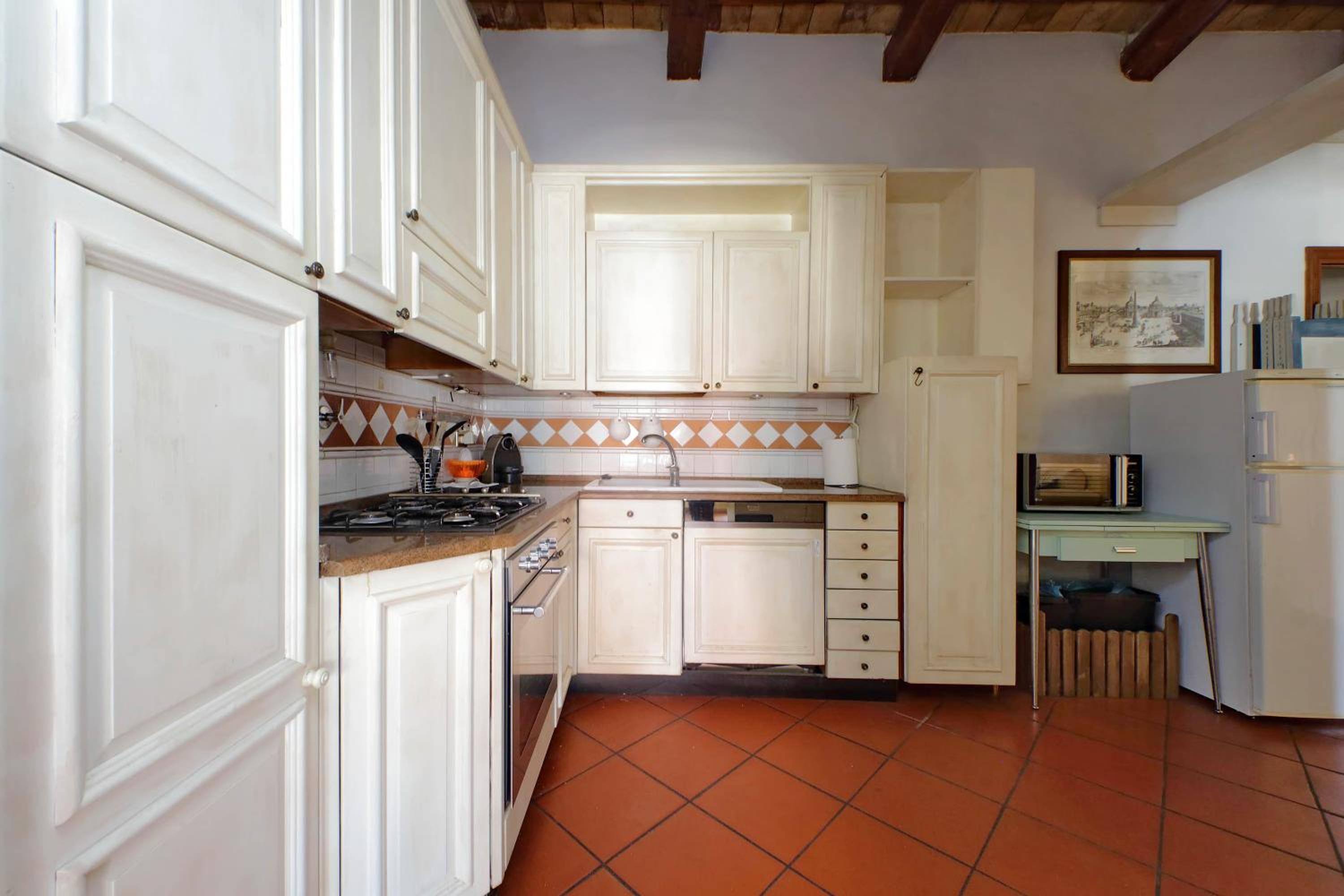 Classic roman home next to Popolo Square