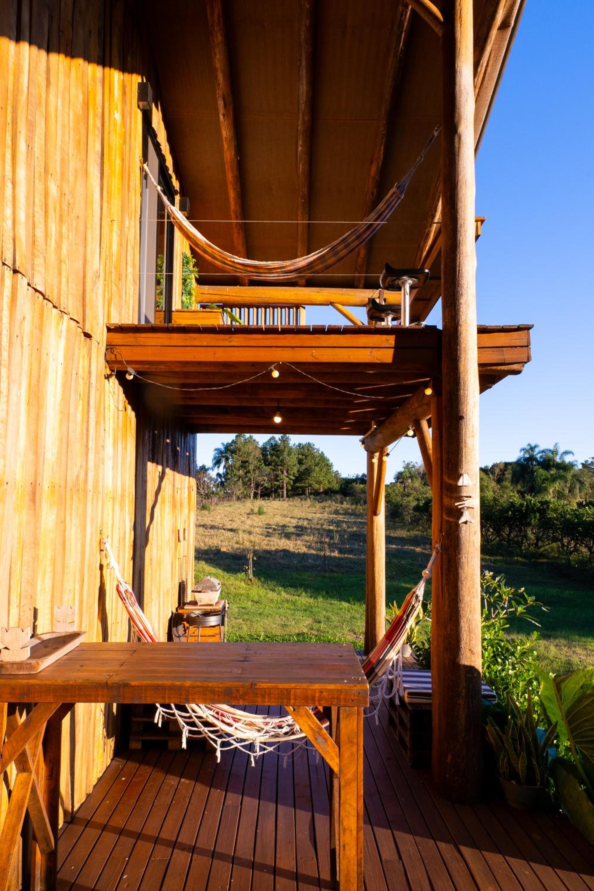 Chalé romântico com jacuzzi e vista do pôr-do-sol