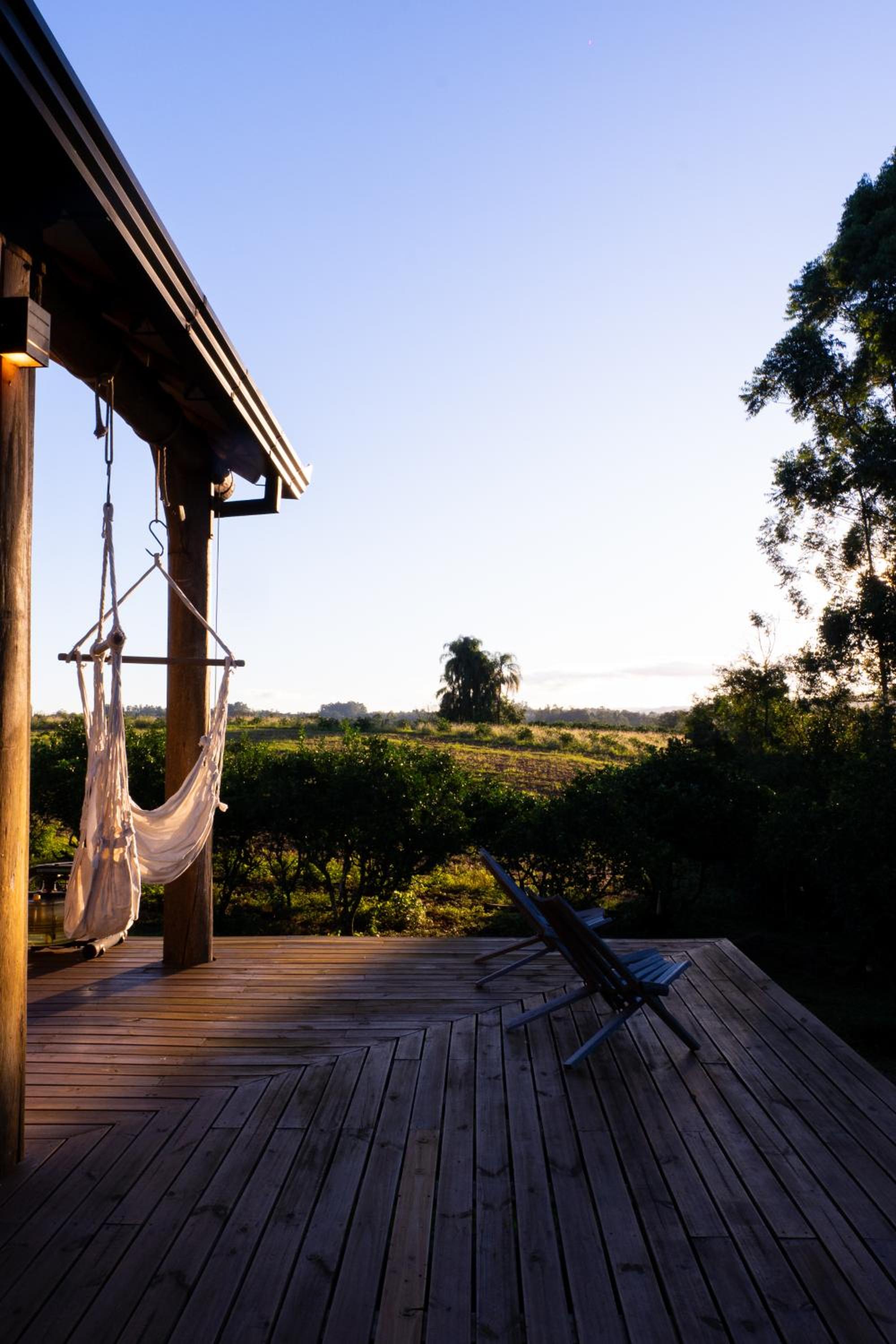 Chalé romântico com jacuzzi e vista do pôr-do-sol