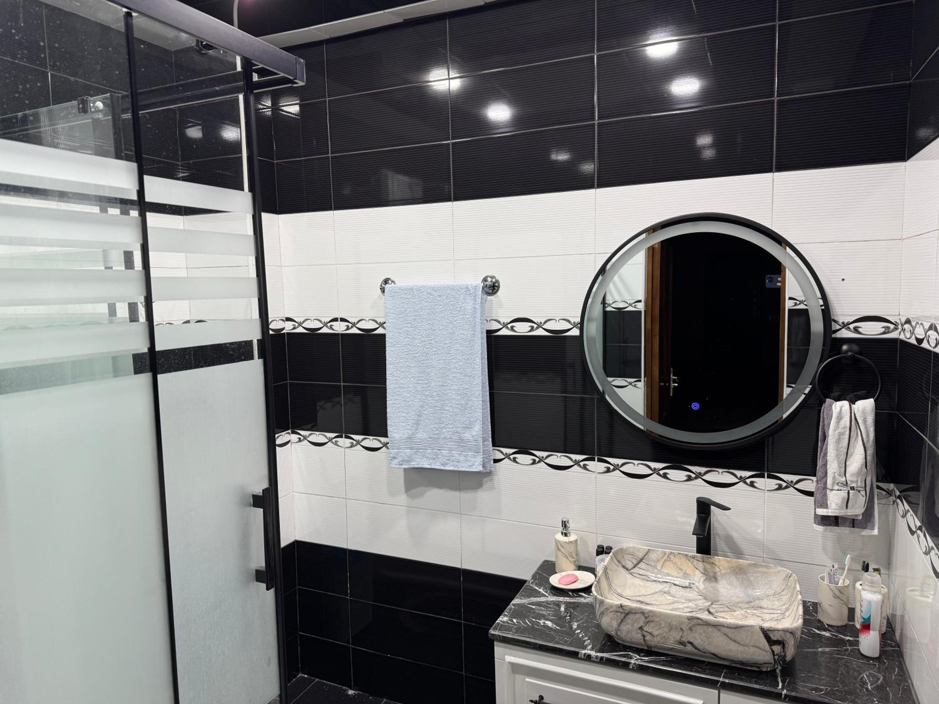 Spacious Apartment near metro station